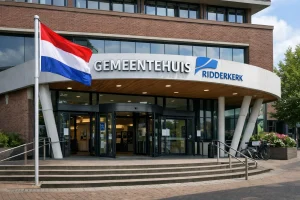 Entree van het gemeentehuis in Ridderkerk